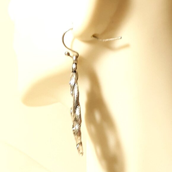 Silvertone Embossed Swirl Drop Pierced Earrings Shepard Hook Vintage - Picture 3 of 3